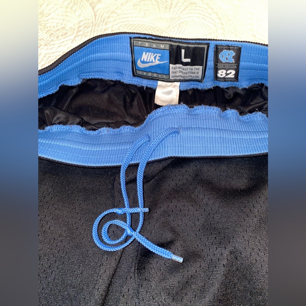 Nike Men's Black and Gray Athletic Shorts - Picture 6 of 9